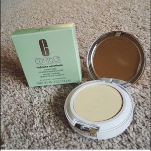 Clinique Redness Solutions Pressed Powder